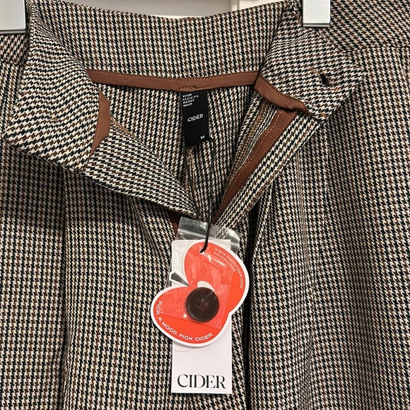 Cider Houndstooth Pleated Knee Length Bermuda Shorts - Picture 7 of 7